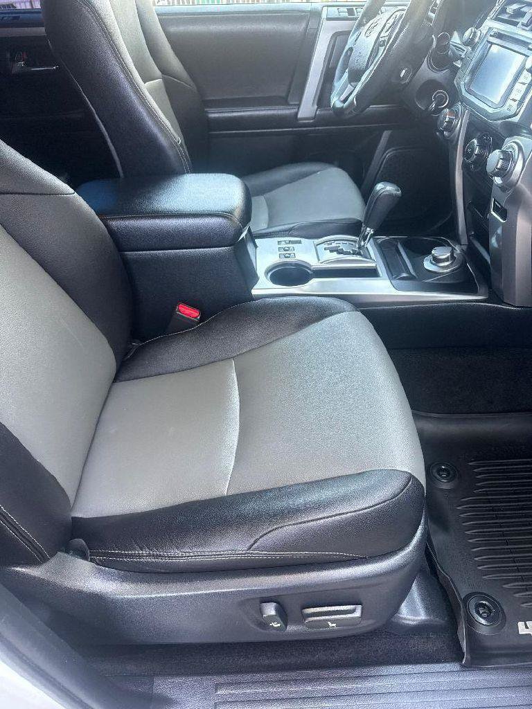 Used 2018 Toyota 4Runner SR5 Premium AWD/4WD image 28