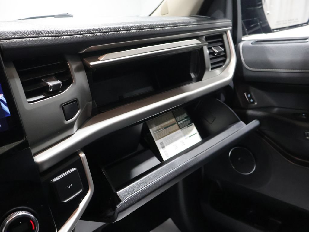 Used 2023 Ford Expedition XLT AWD/4WD image 31