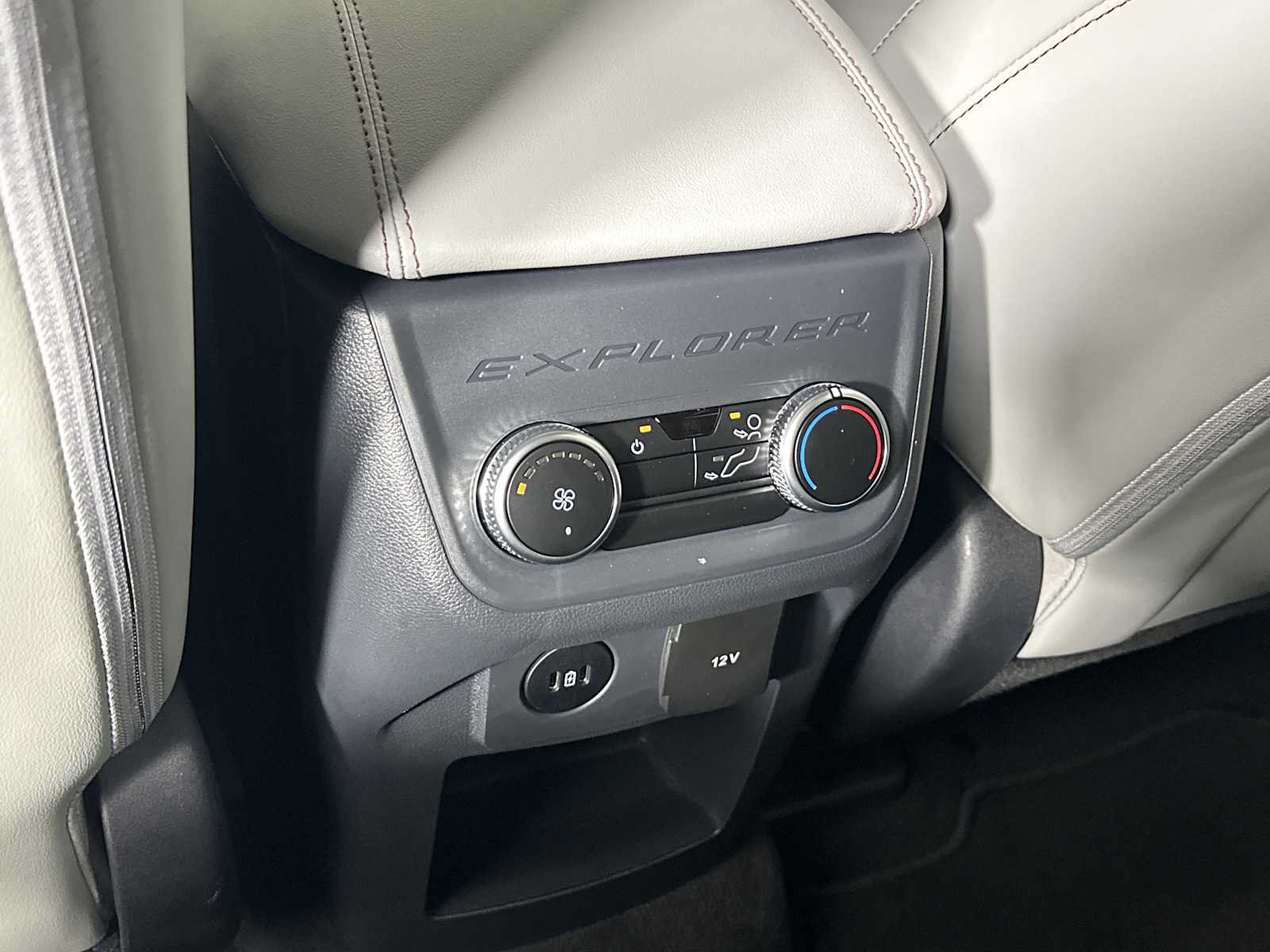 Used 2025 Ford Explorer Active w/ Active Comfort Package AWD/4WD image 25