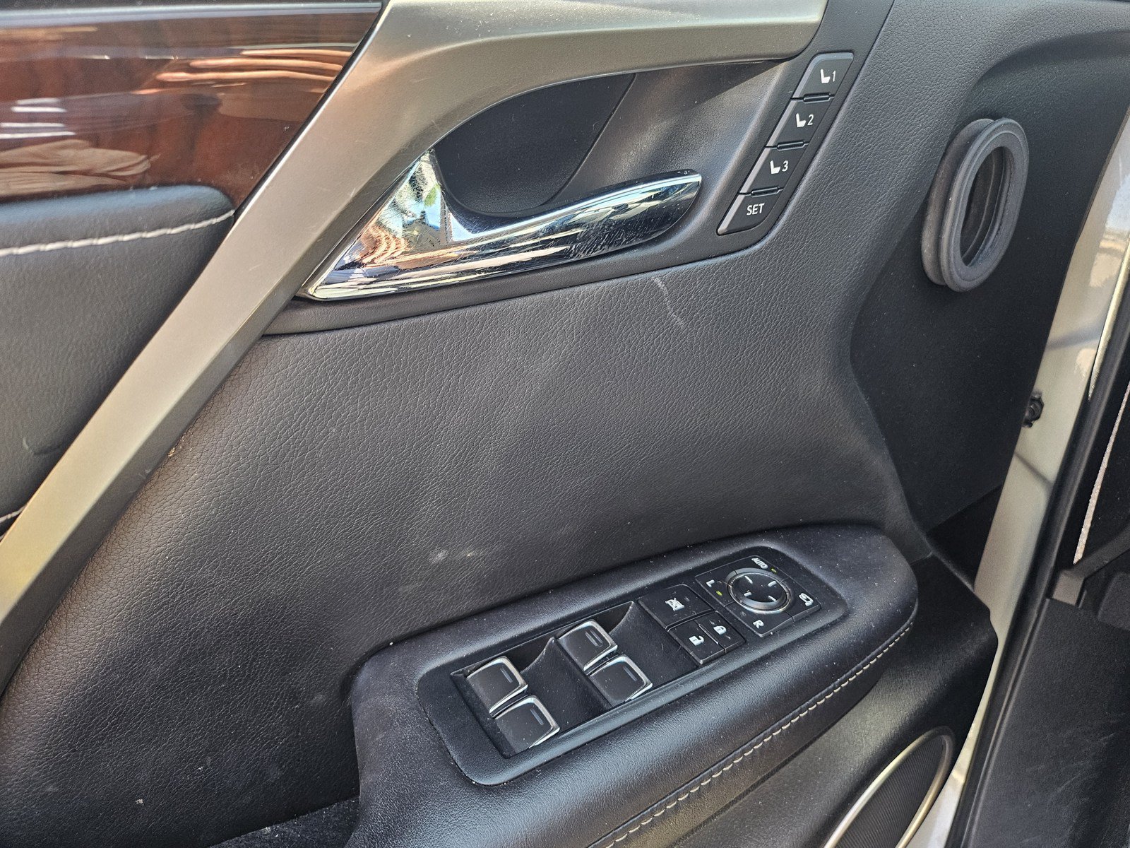 Used 2017 Lexus RX 450h AWD w/ Cold Weather Package image 15