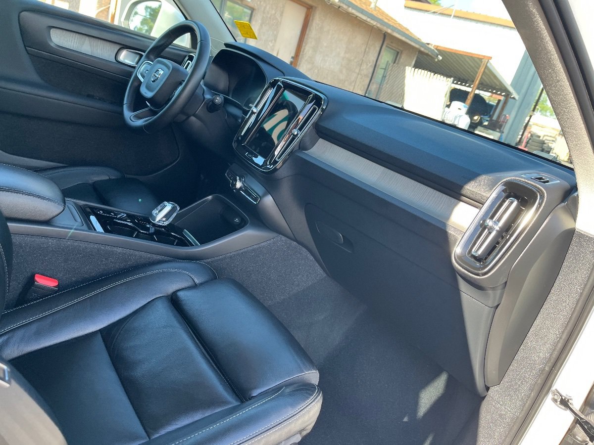 Used 2023 Volvo XC40 B5 Plus AWD/4WD image 36