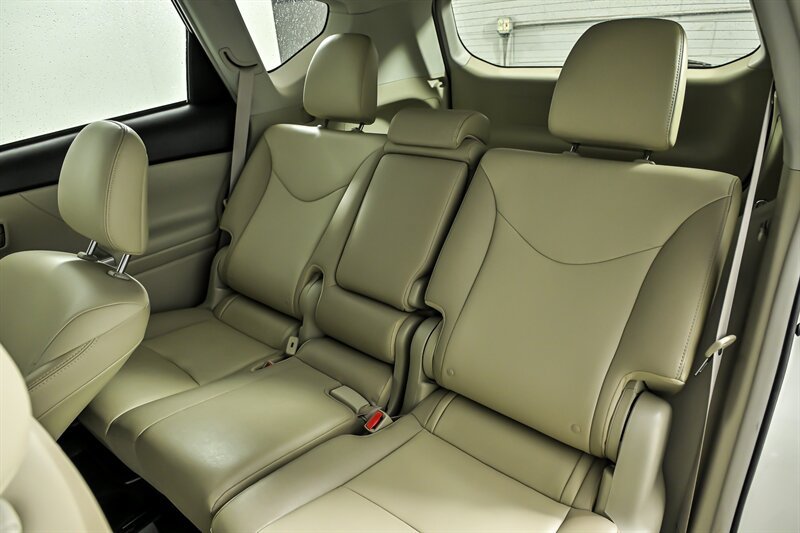 Used 2017 Toyota Prius V Four FWD image 17