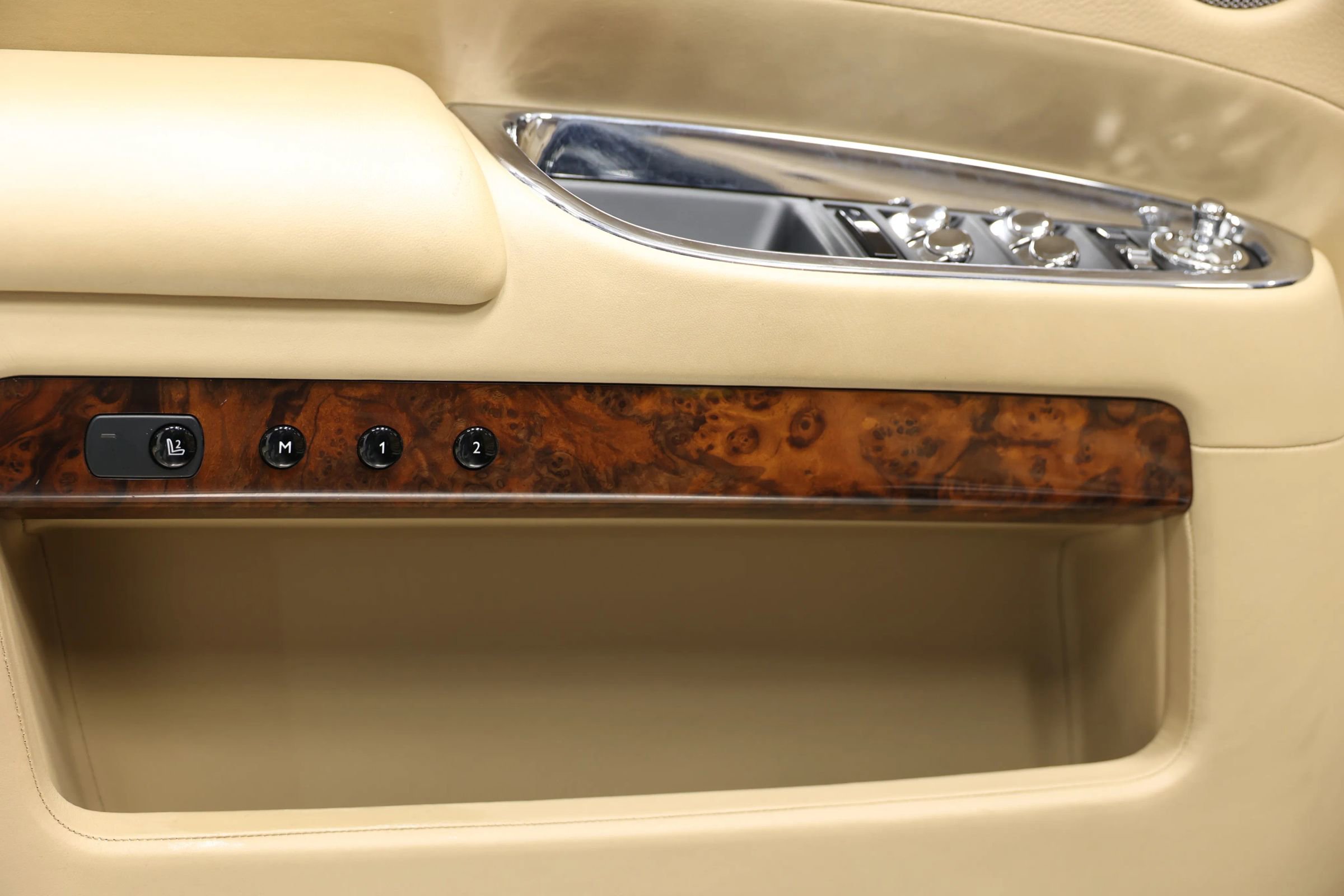 Used 2015 Rolls-Royce Ghost image 15