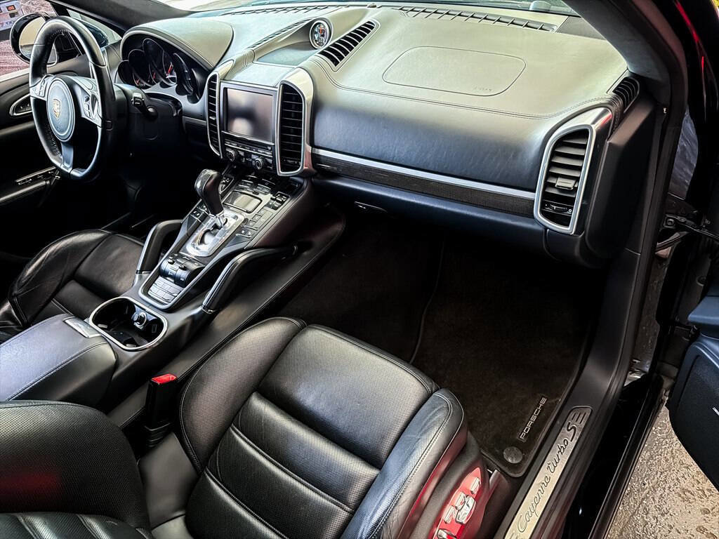 Used 2014 Porsche Cayenne Turbo S AWD/4WD image 29