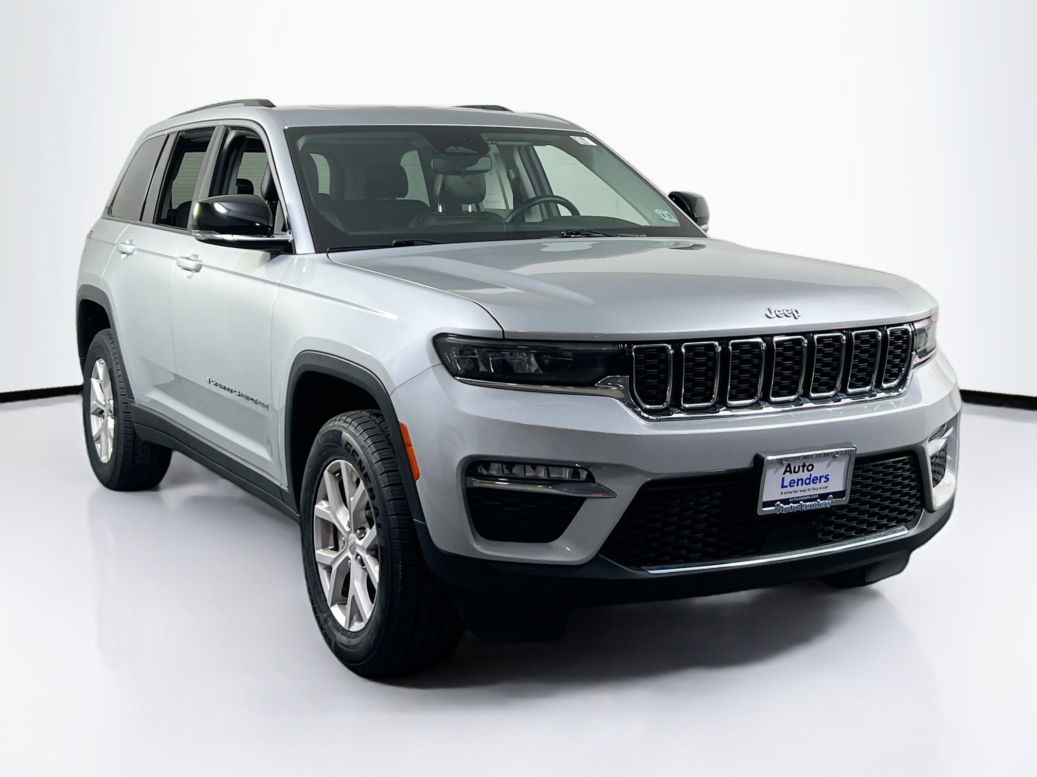 Used 2022 Jeep Grand Cherokee Limited image 3