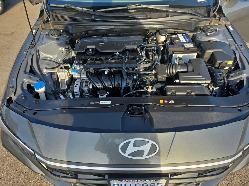 Used 2025 Hyundai Elantra SE FWD image 19