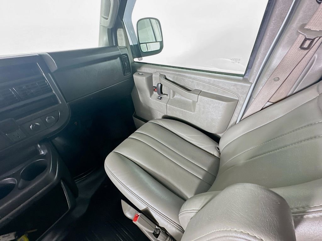 Used 2022 Chevrolet Express 2500 Extended image 11