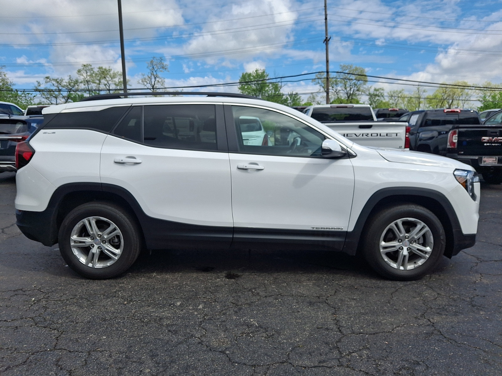 Used 2024 GMC Terrain SLE w/ Driver Convenience Package AWD/4WD image 7