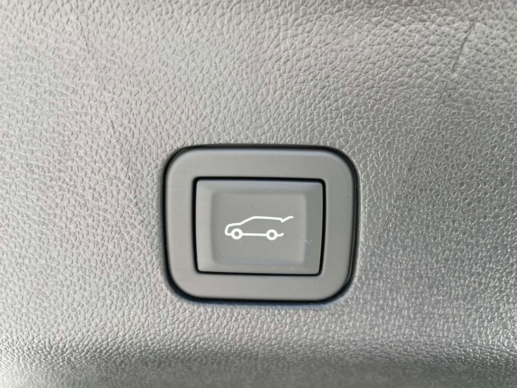 New 2026 Cadillac Escalade Luxury image 11