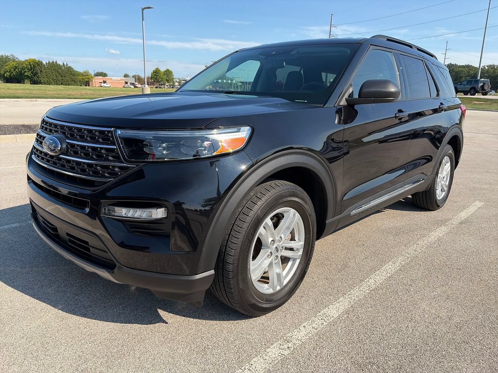 Used 2023 Ford Explorer XLT w/ Equipment Group 202A AWD/4WD image 2