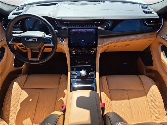 Used 2025 Jeep Grand Cherokee Summit AWD/4WD image 18
