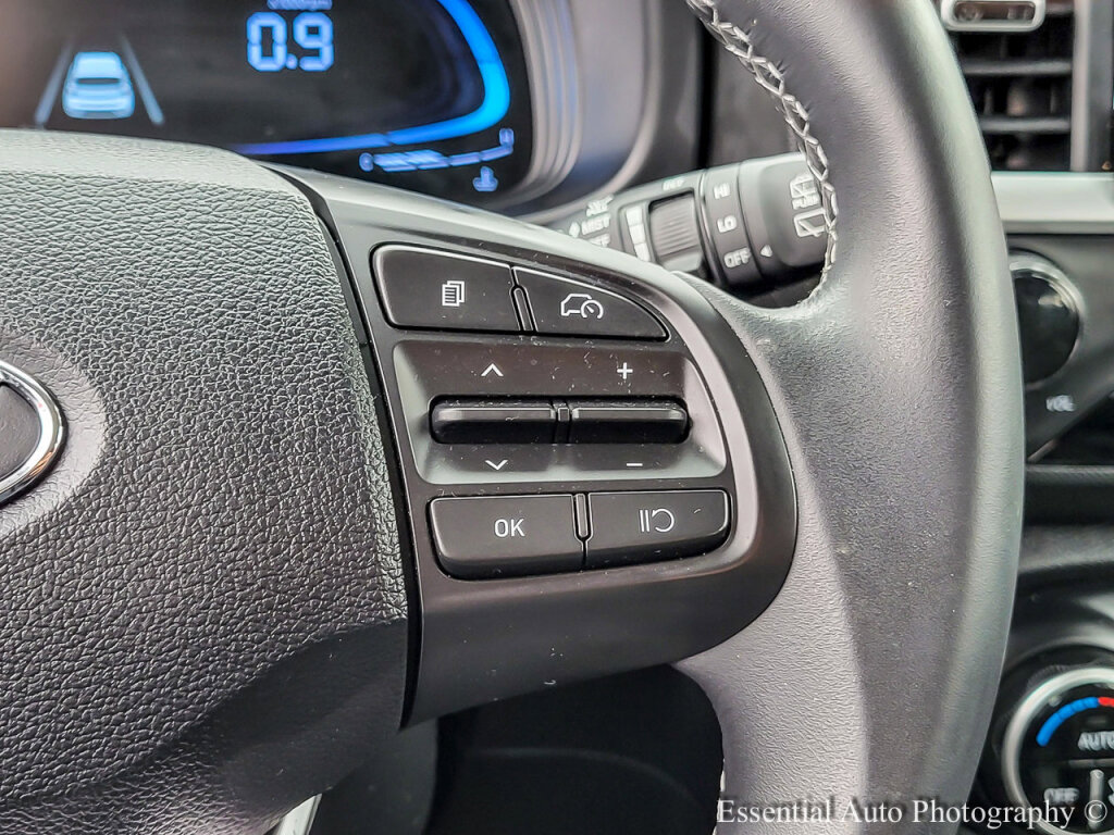 Used 2024 Hyundai Venue SEL image 18