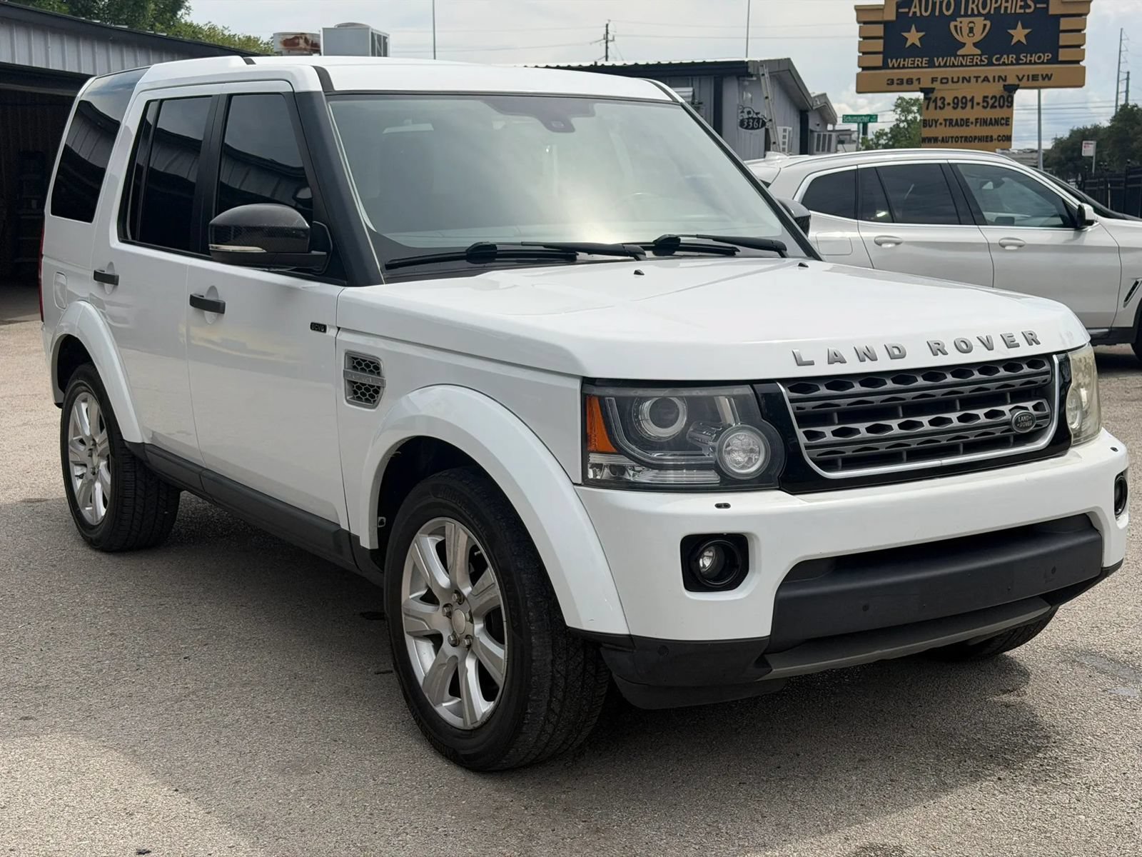 Used 2014 Land Rover LR4 HSE AWD/4WD image 3