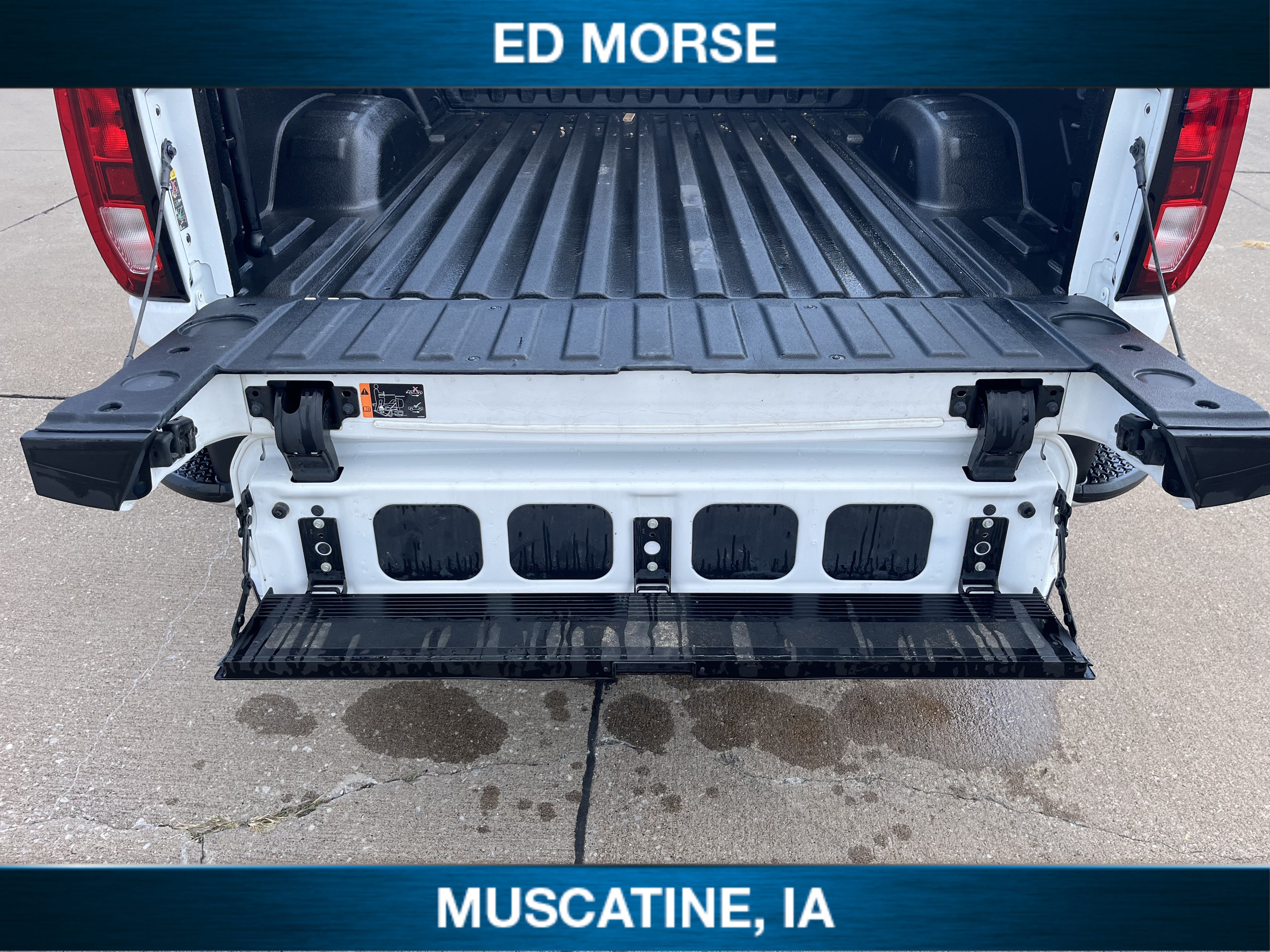 Used 2023 GMC Sierra 3500 SLE w/ SLE Convenience Package AWD/4WD image 9