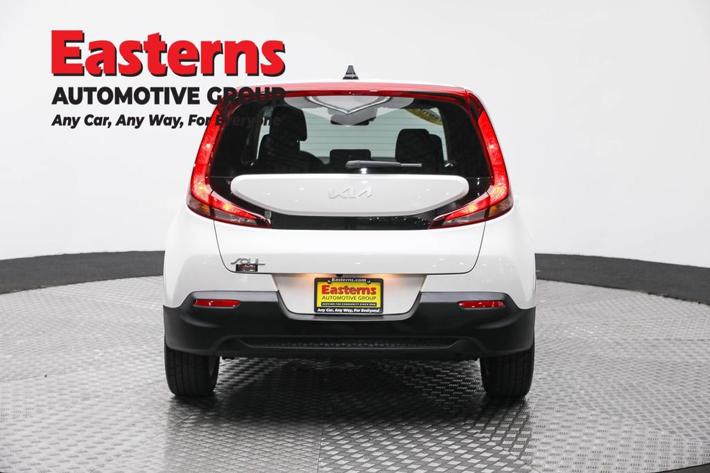 Used 2022 Kia Soul LX w/ Technology Package image 6