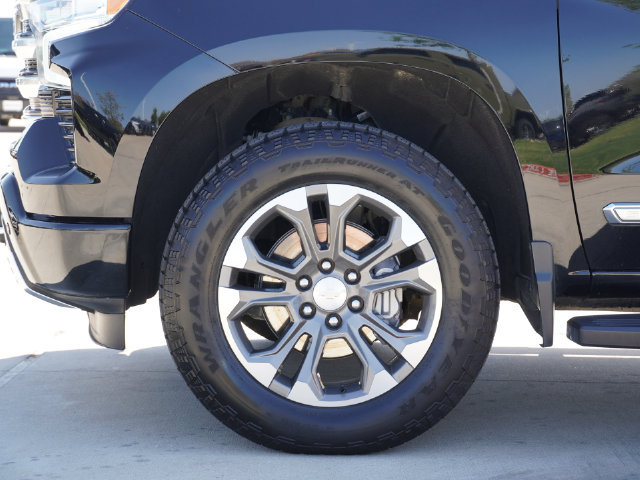 Used 2024 Chevrolet Silverado 1500 High Country w/ Technology Package AWD/4WD image 12