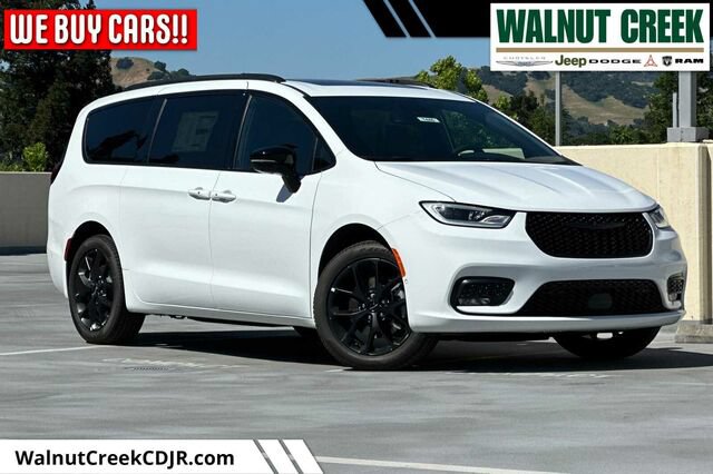 New 2025 Chrysler Pacifica Limited AWD/4WD image 1