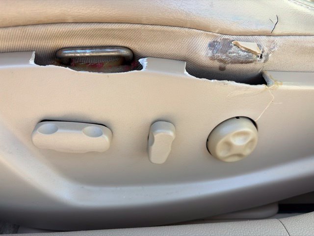 Used 2010 Buick Lucerne CXL w/ Driver Confidence Package FWD image 12