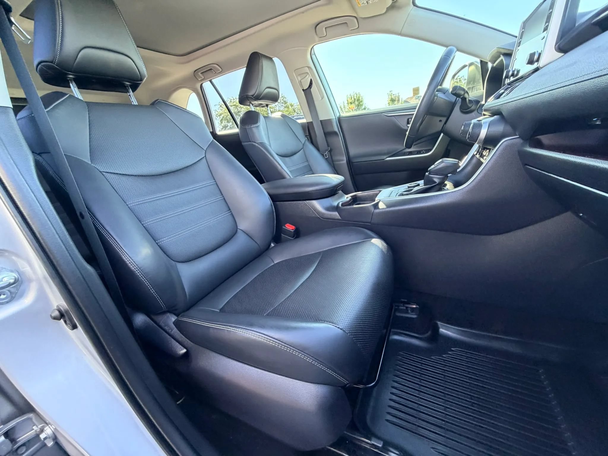 Used 2021 Toyota RAV4 Limited AWD/4WD image 26