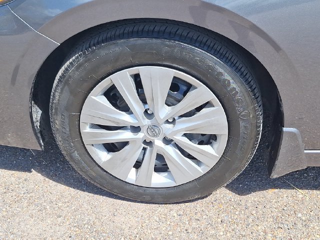 Certified 2025 Nissan Sentra S FWD image 23