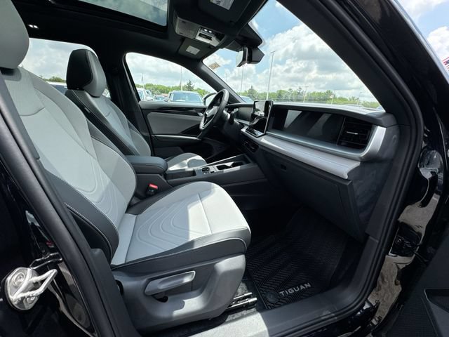 New 2026 Volkswagen Tiguan SE R-Line FWD image 29