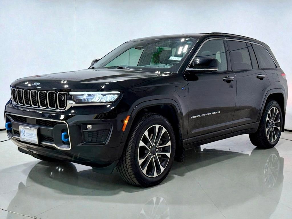 Used 2023 Jeep Grand Cherokee Overland w/ Advanced Protech Group III image 7