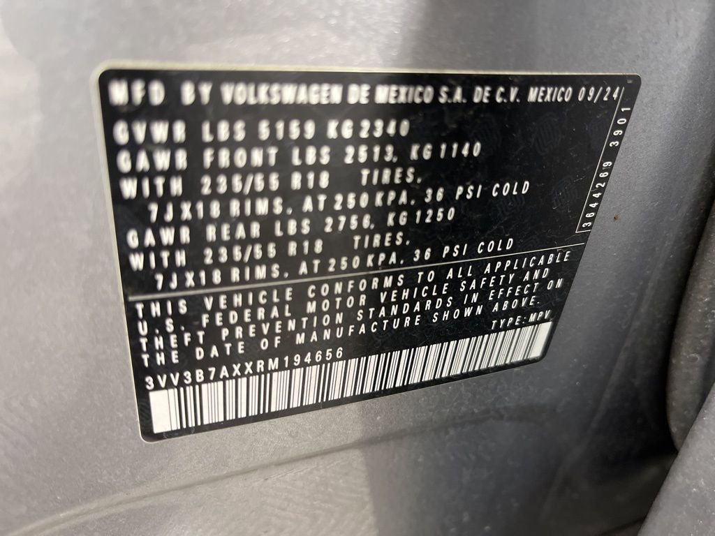 Used 2024 Volkswagen Tiguan SE image 35