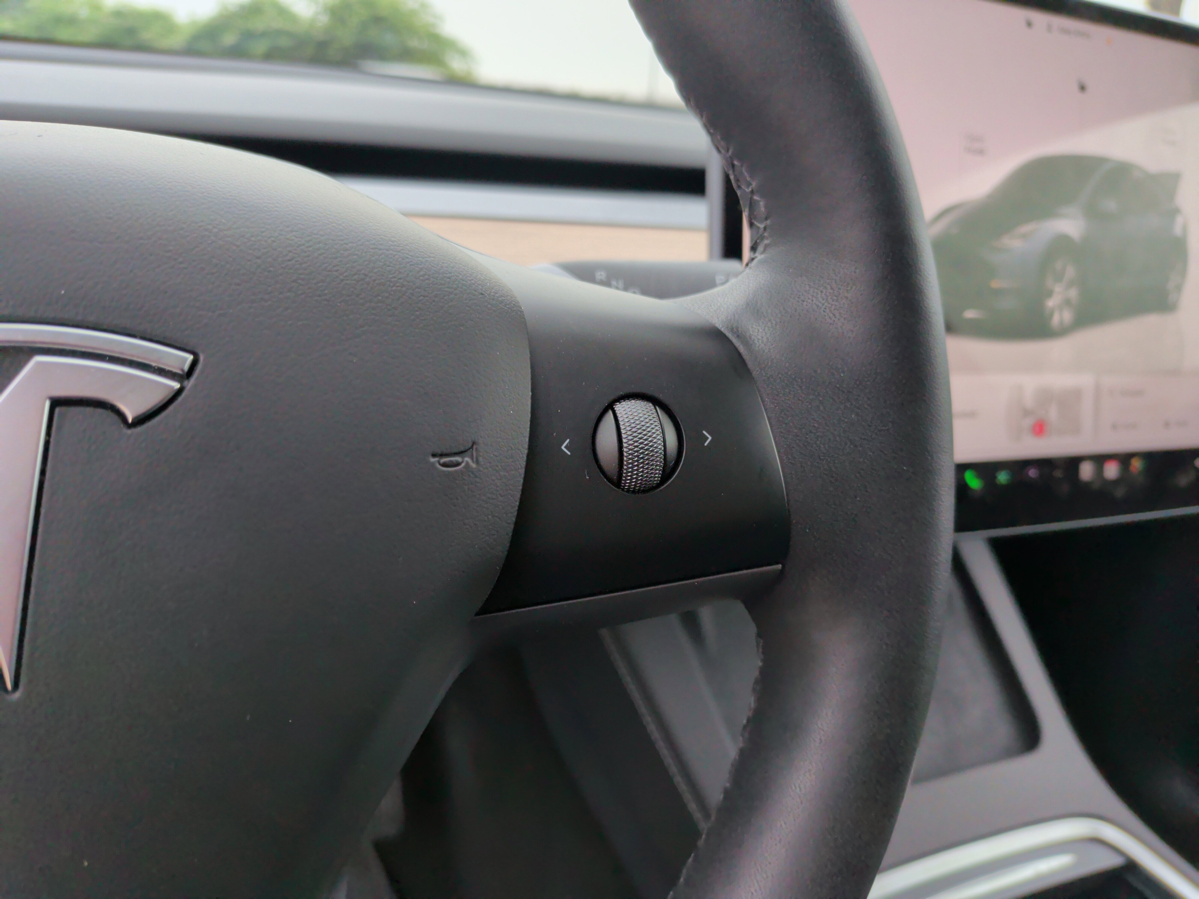 Used 2024 Tesla Model Y 2WD image 19
