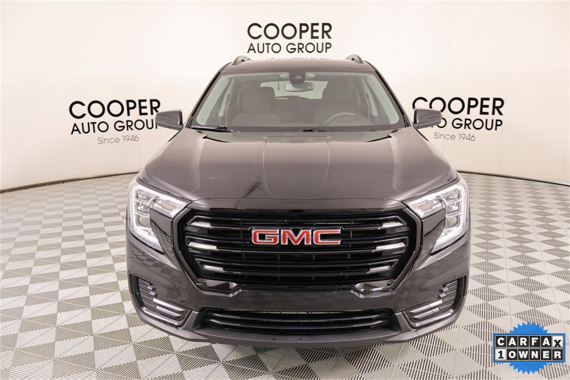 Used 2023 GMC Terrain SLE w/ Elevation Edition image 8