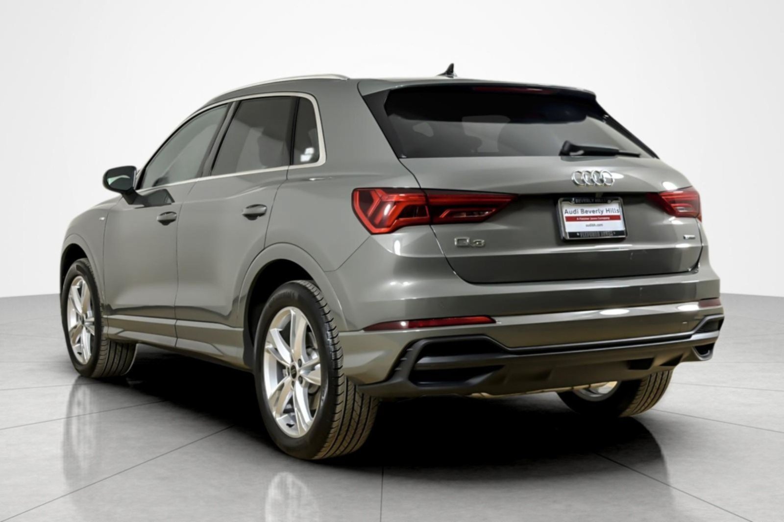 Used 2024 Audi Q3 2.0T Premium AWD/4WD image 3