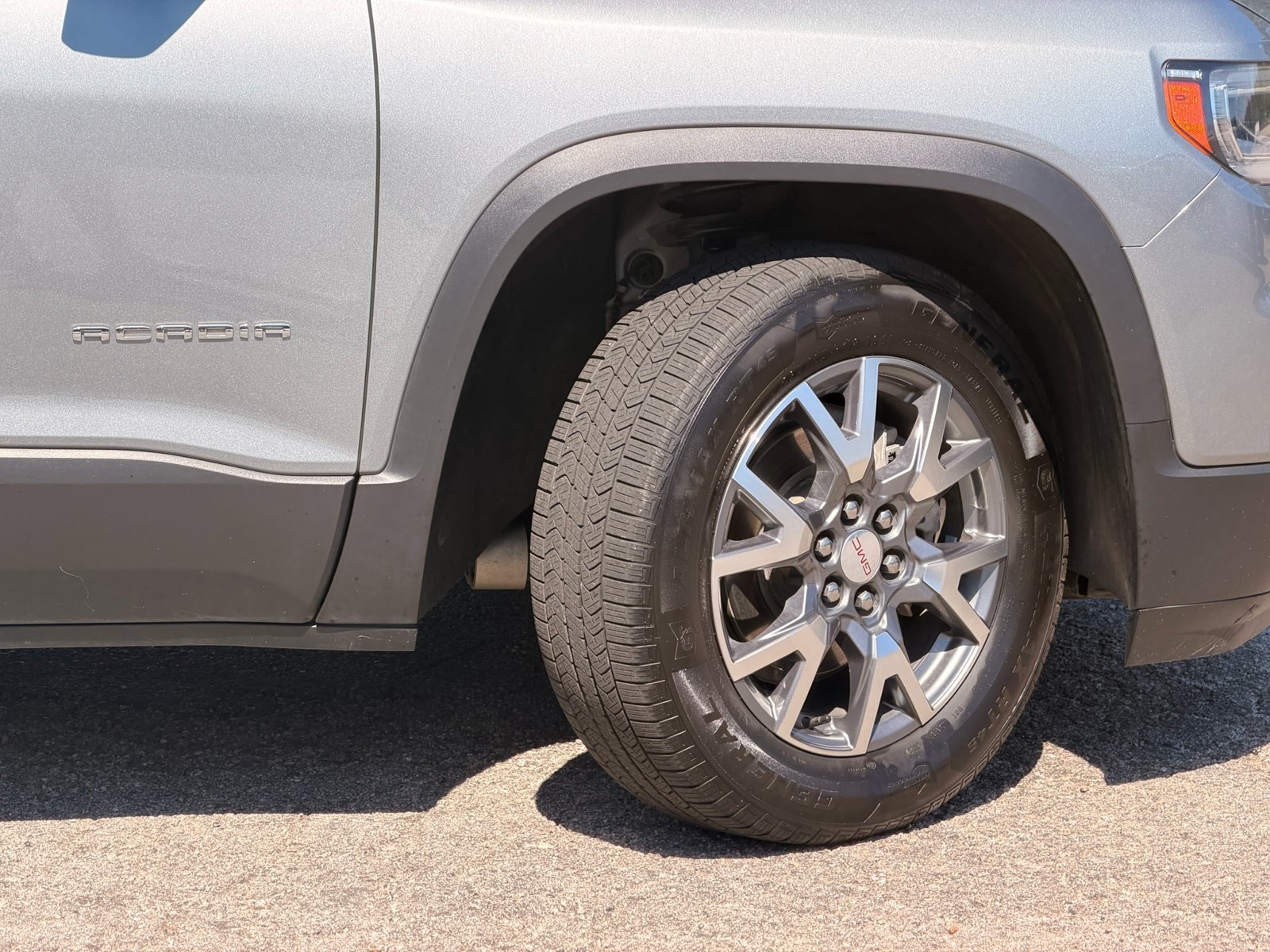 Used 2023 GMC Acadia SLT FWD image 5