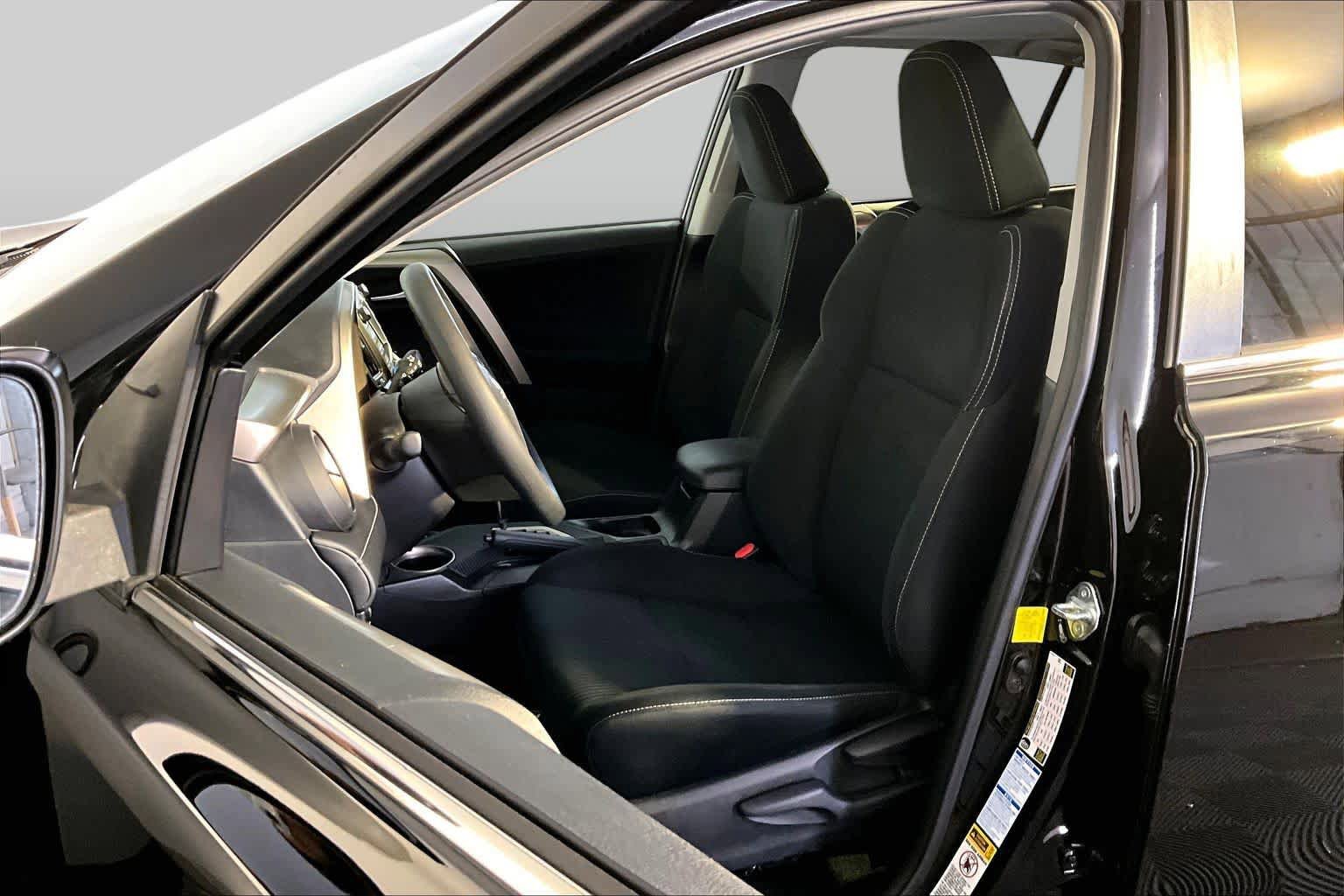 Used 2015 Toyota RAV4 XLE AWD/4WD image 8