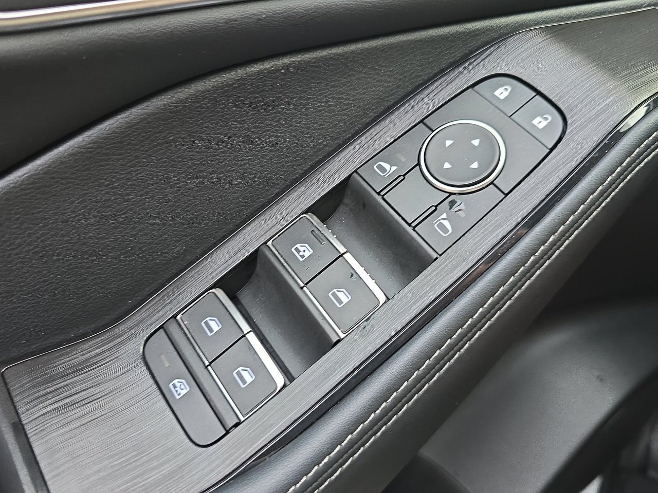 Used 2026 Nissan Rogue Platinum w/ Platinum Premium Package AWD/4WD image 25
