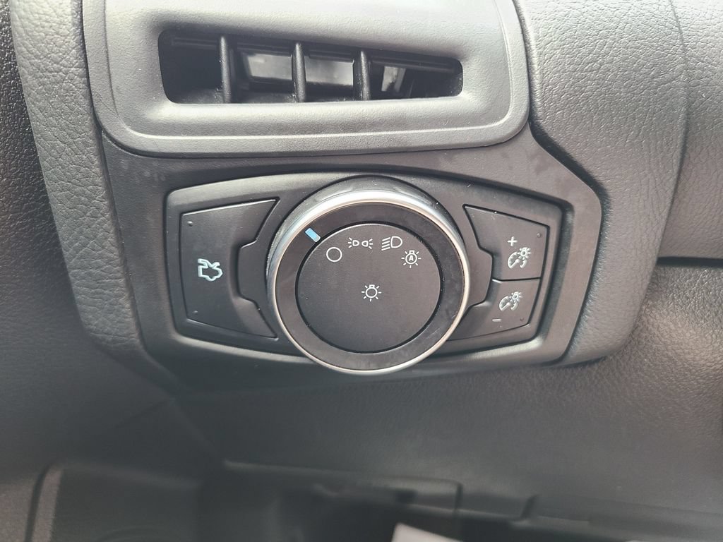 Used 2017 Ford Focus SE FWD image 29