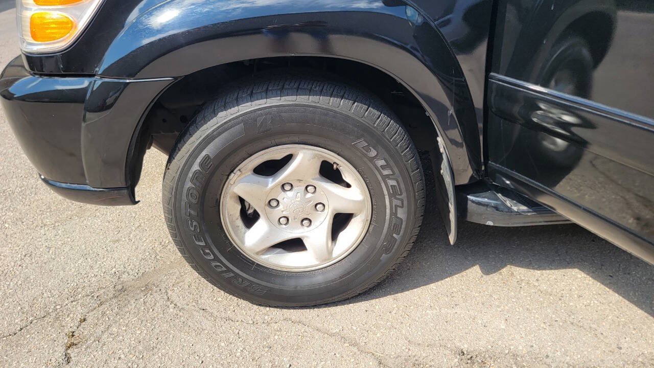 Used 2002 Toyota Sequoia SR5 w/ Preferred Pkg RWD image 9