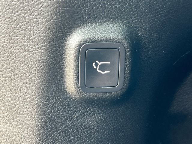 Used 2023 Jeep Cherokee Trailhawk AWD/4WD image 38