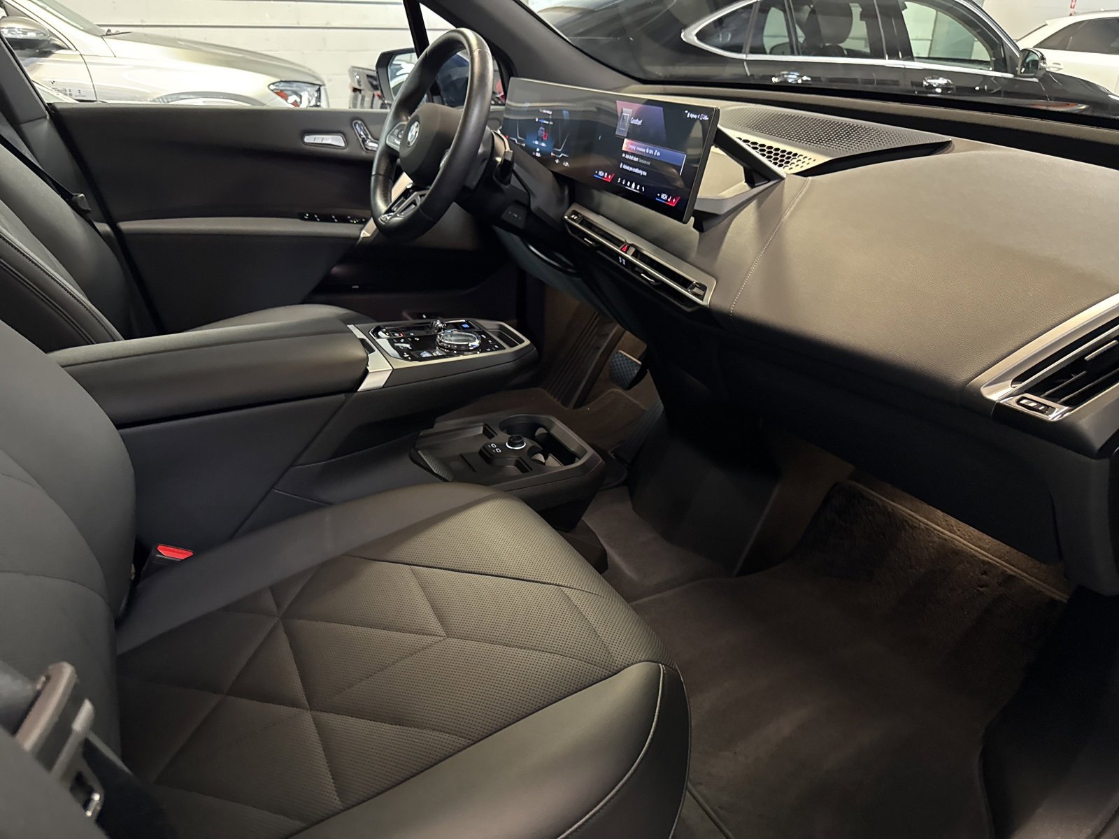 Used 2025 BMW iX xDrive50 w/ Premium Package image 31