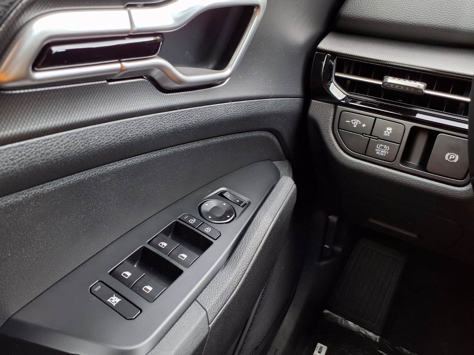 New 2026 Kia Sportage LX image 12