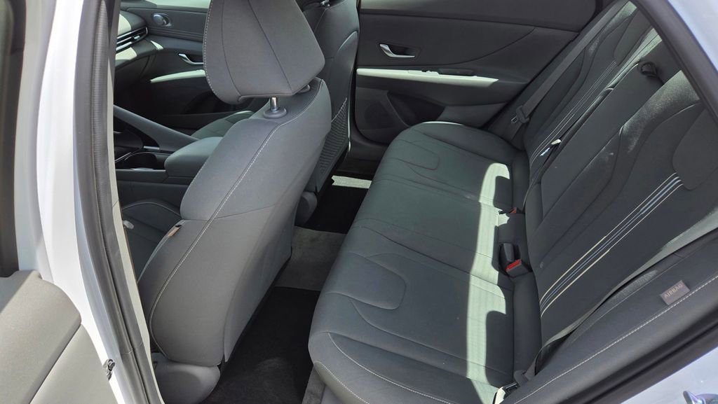 Used 2024 Hyundai Elantra SEL w/ Convenience Package FWD image 11
