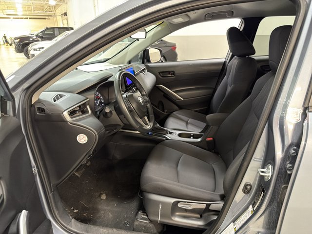 Used 2025 Toyota Corolla Cross LE FWD image 6