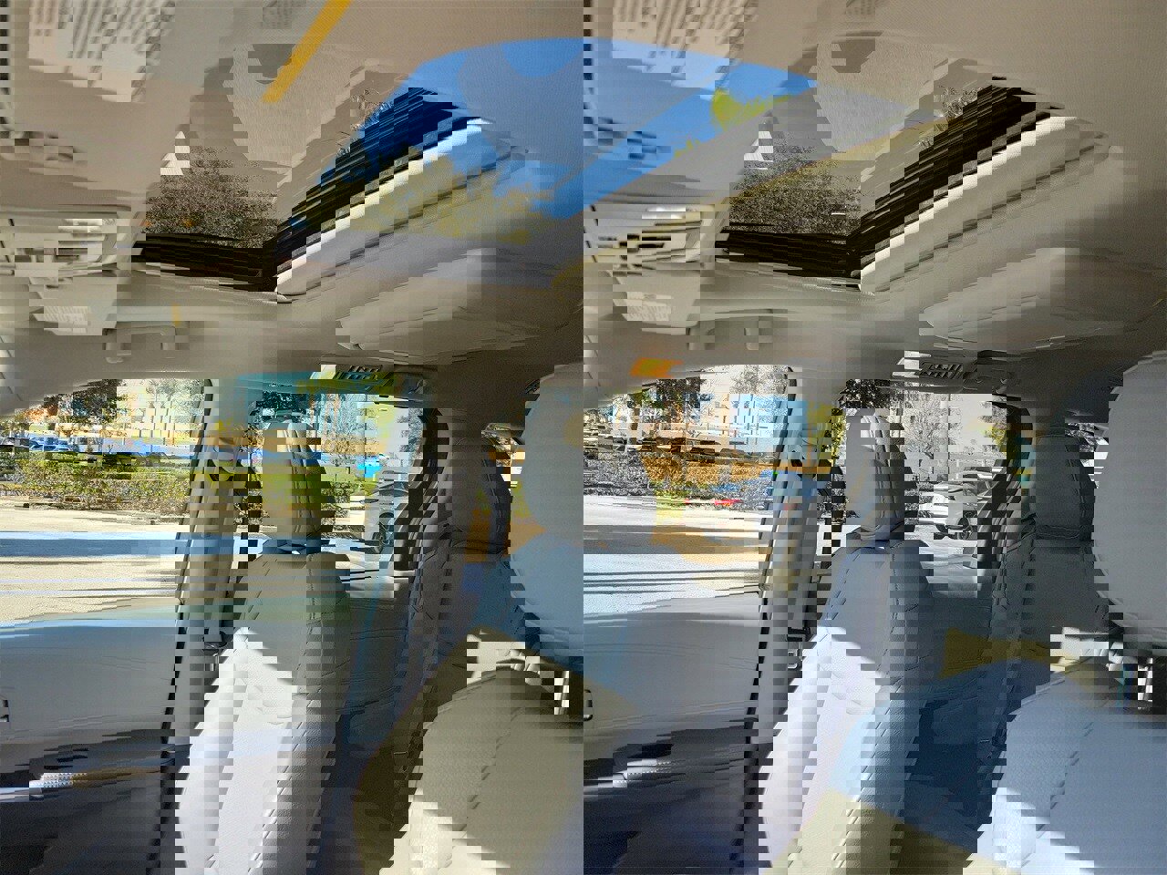 Used 2024 Toyota Sienna XLE image 19