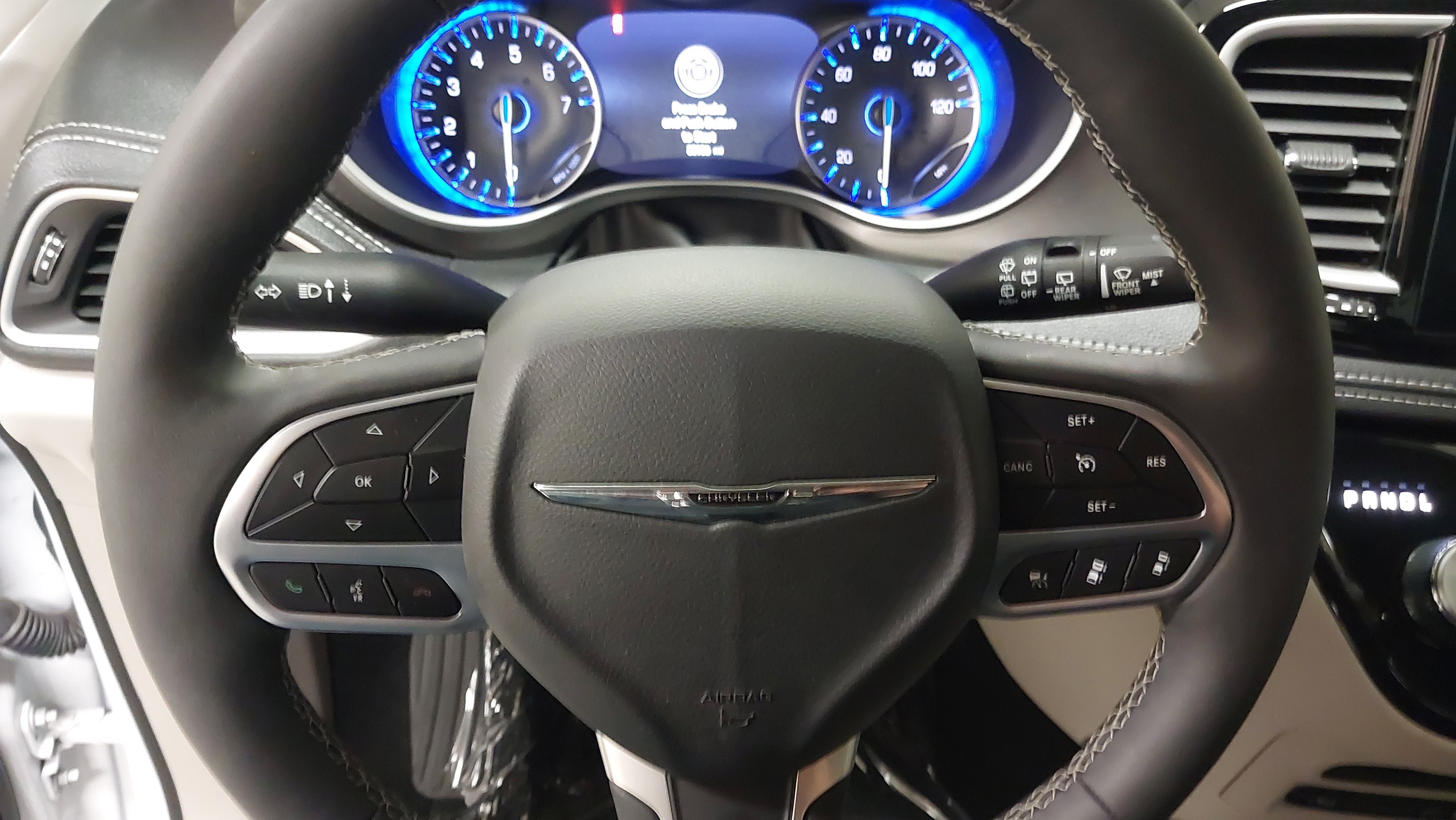 Used 2024 Chrysler Pacifica Touring-L w/ Uconnect Theater Family Group FWD image 35