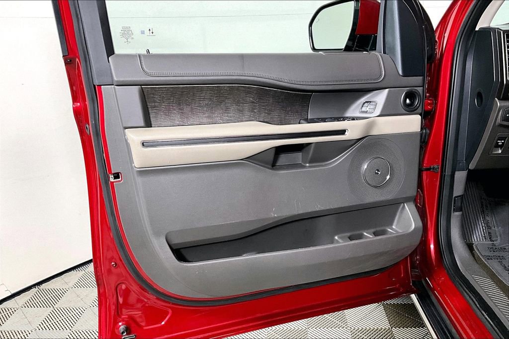 Used 2021 Ford Expedition Limited image 23