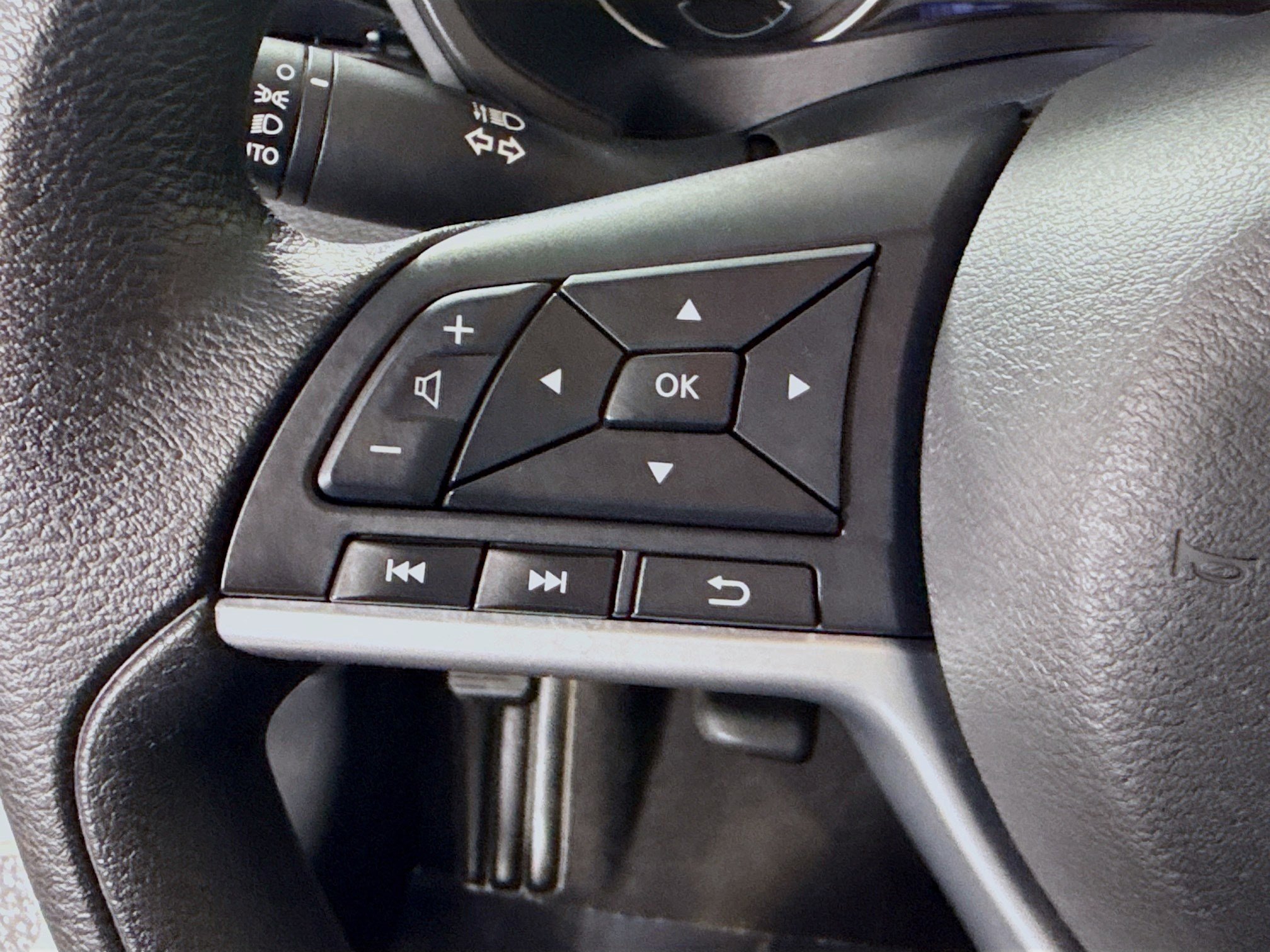 Used 2025 Nissan Altima 2.5 SV image 14