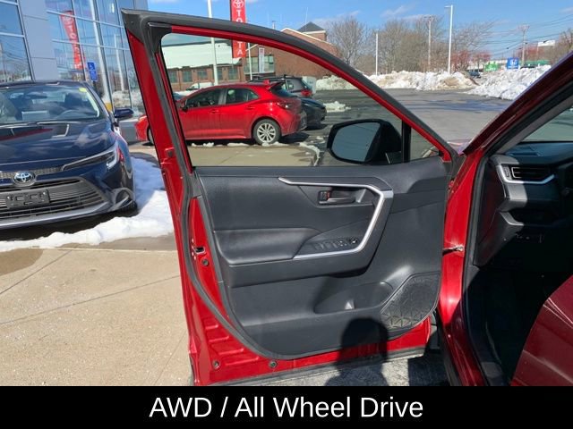 Used 2019 Toyota RAV4 LE w/ Carpet Mat Package image 12