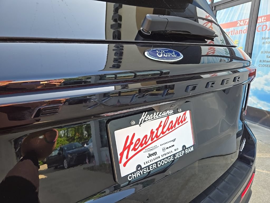 Used 2025 Ford Explorer ST-Line AWD/4WD image 21