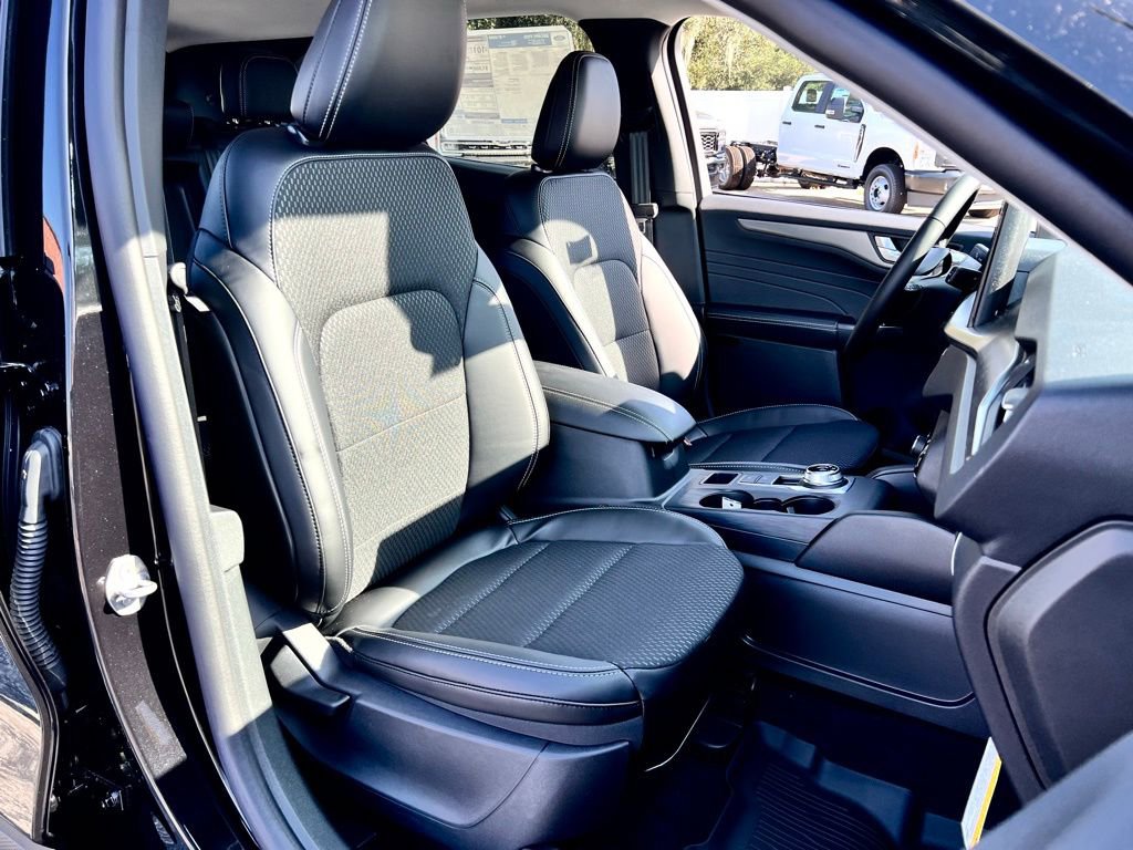New 2025 Ford Escape SE image 18