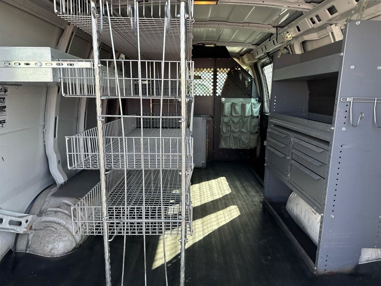 Used 2011 Chevrolet Express 2500 RWD image 15