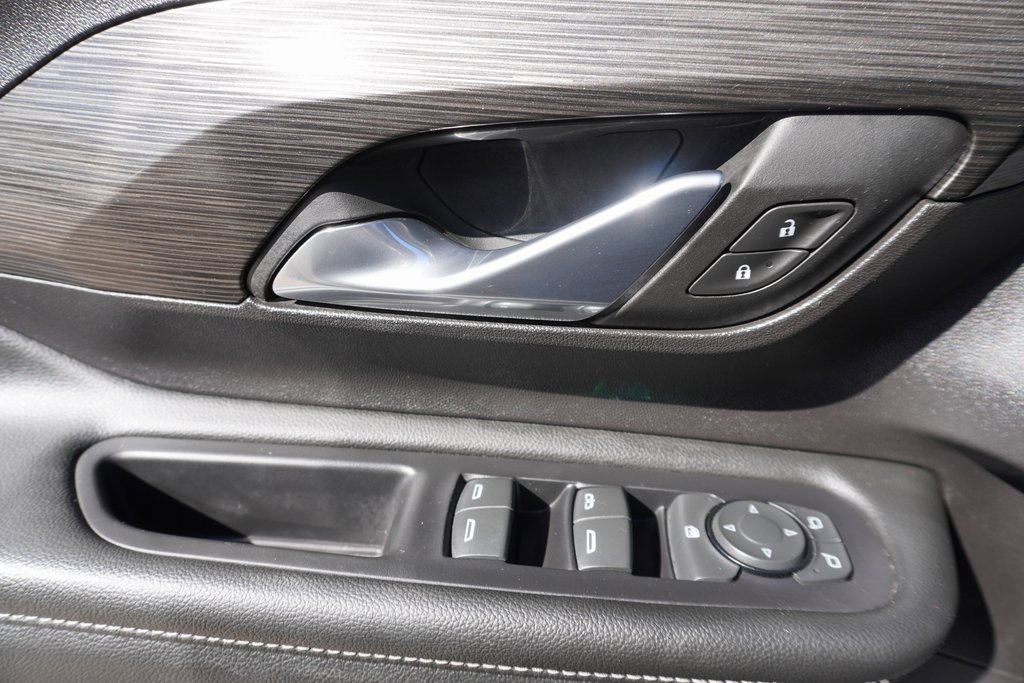 Used 2024 GMC Terrain SLE w/ Driver Convenience Package image 9