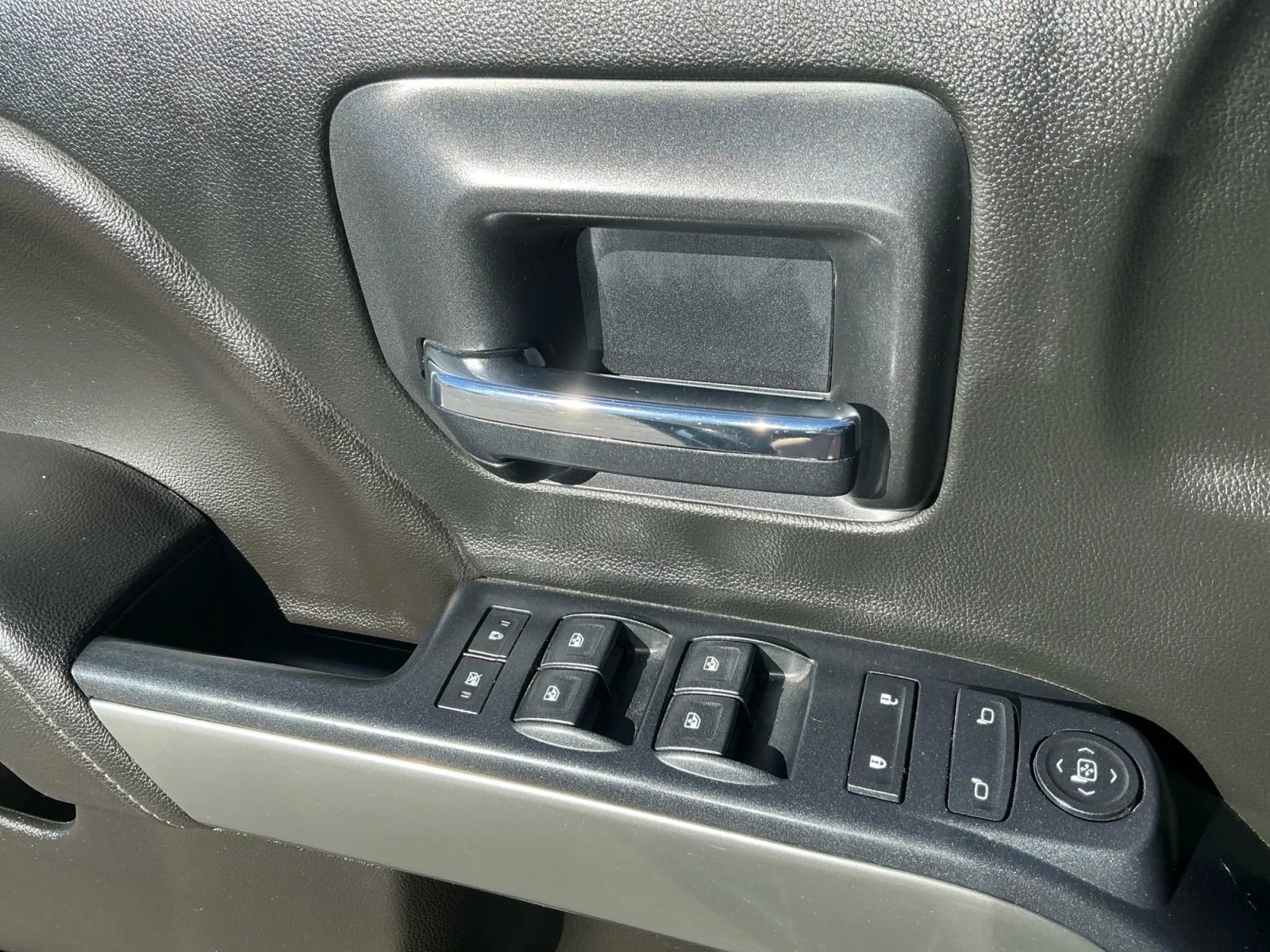 Used 2018 Chevrolet Silverado 1500 LT w/ All Star Edition image 11